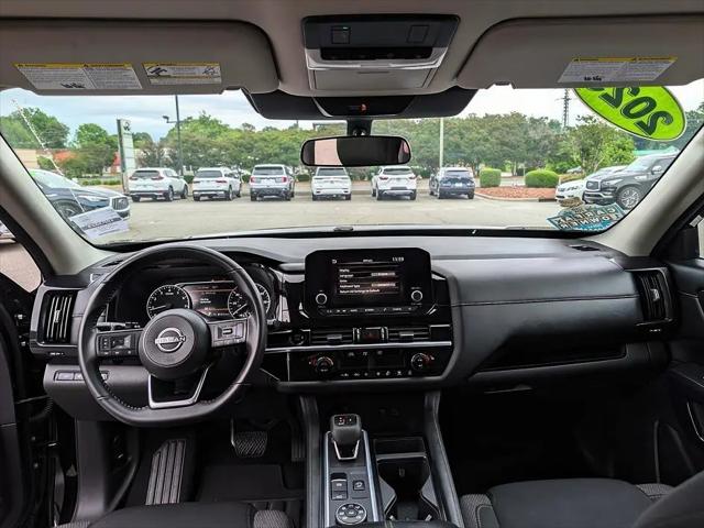 2025 Nissan Pathfinder SV 4WD