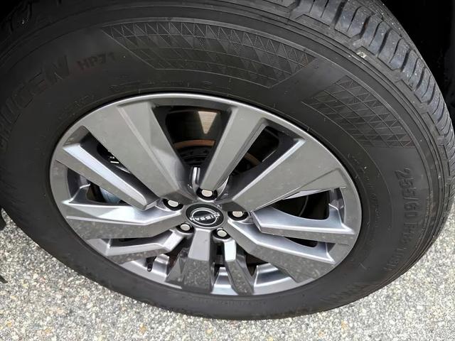 2025 Nissan Pathfinder SV 4WD