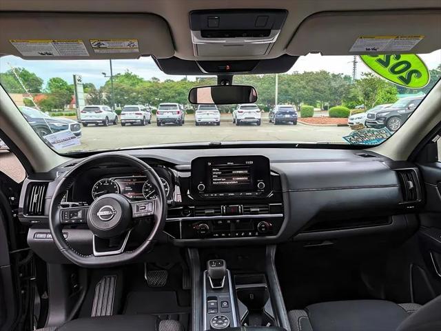 2025 Nissan Pathfinder SV 4WD