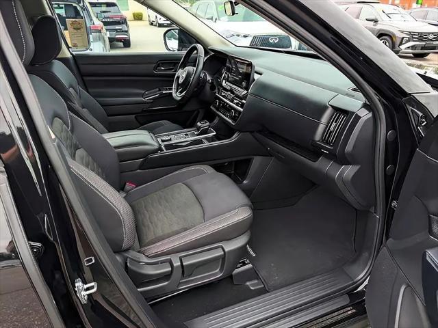 2025 Nissan Pathfinder SV 4WD