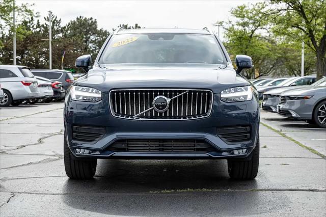 2022 Volvo XC90 T6 Momentum 7 Passenger