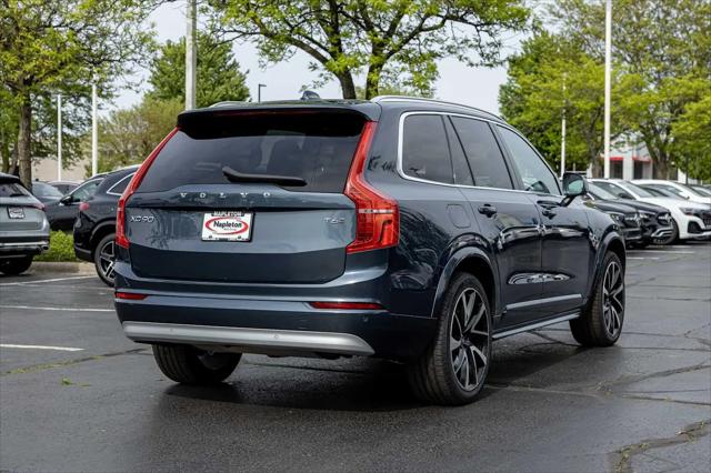 2022 Volvo XC90 T6 Momentum 7 Passenger