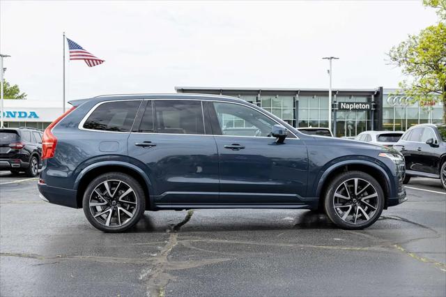2022 Volvo XC90 T6 Momentum 7 Passenger