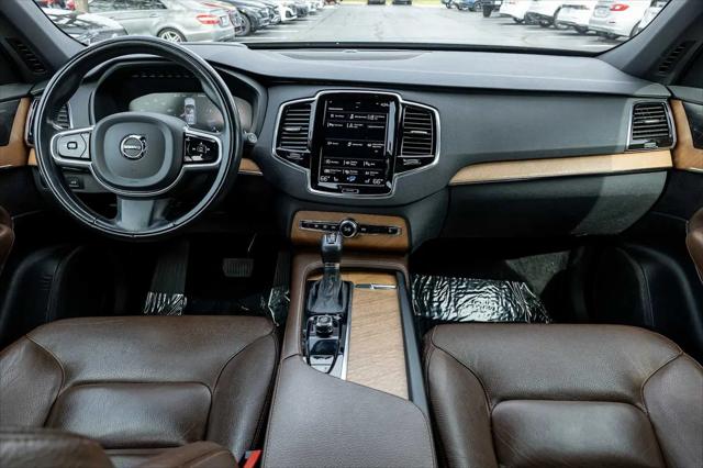 2022 Volvo XC90 T6 Momentum 7 Passenger
