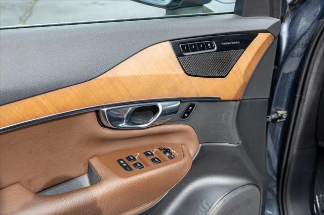 2022 Volvo XC90 T6 Momentum 7 Passenger