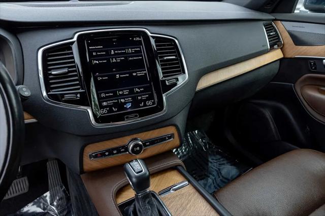 2022 Volvo XC90 T6 Momentum 7 Passenger