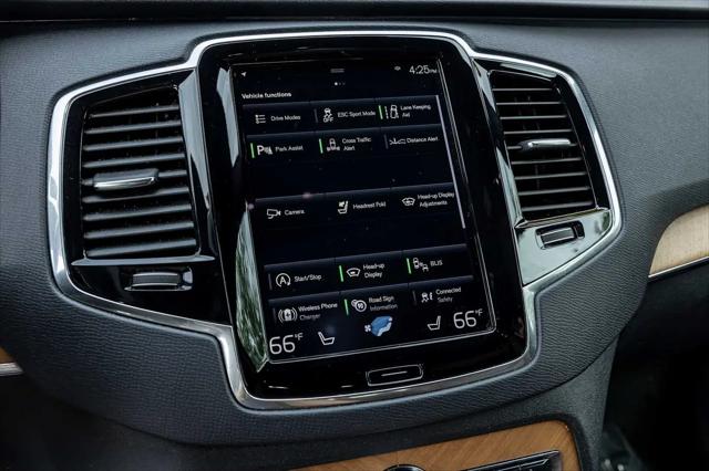 2022 Volvo XC90 T6 Momentum 7 Passenger