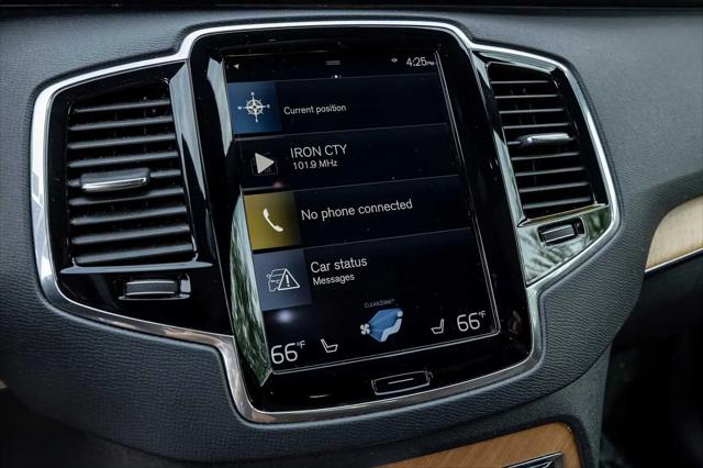 2022 Volvo XC90 T6 Momentum 7 Passenger