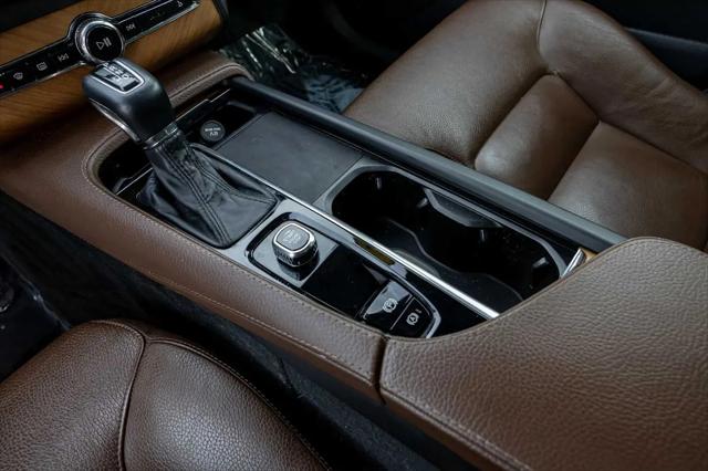 2022 Volvo XC90 T6 Momentum 7 Passenger