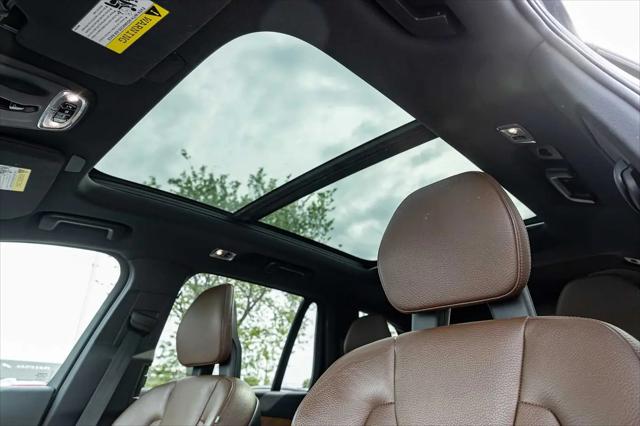 2022 Volvo XC90 T6 Momentum 7 Passenger