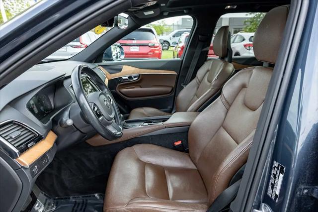 2022 Volvo XC90 T6 Momentum 7 Passenger
