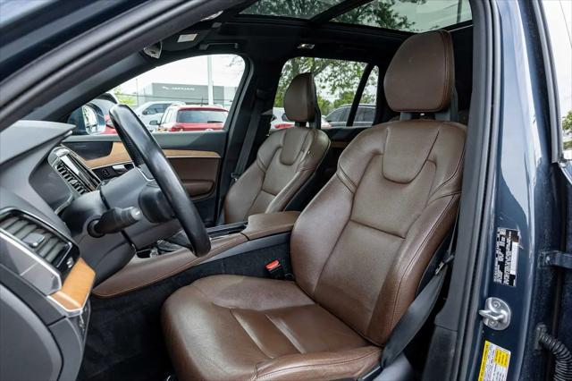2022 Volvo XC90 T6 Momentum 7 Passenger