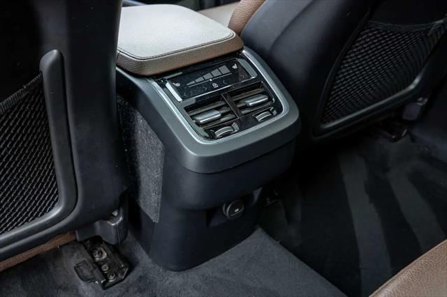 2022 Volvo XC90 T6 Momentum 7 Passenger