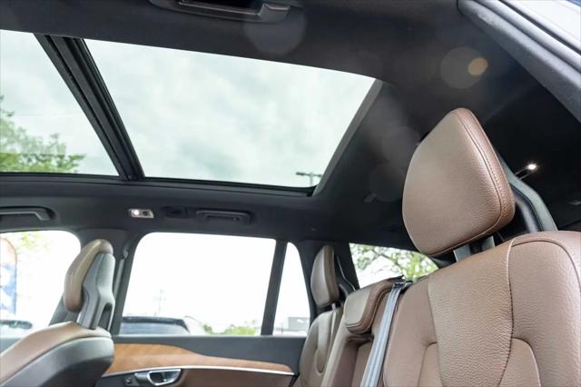 2022 Volvo XC90 T6 Momentum 7 Passenger