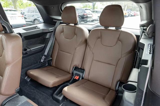 2022 Volvo XC90 T6 Momentum 7 Passenger