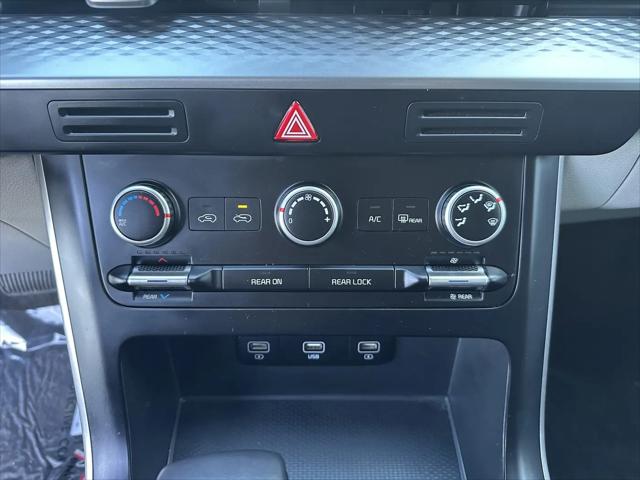 2023 Kia Carnival MPV LX Seat Package