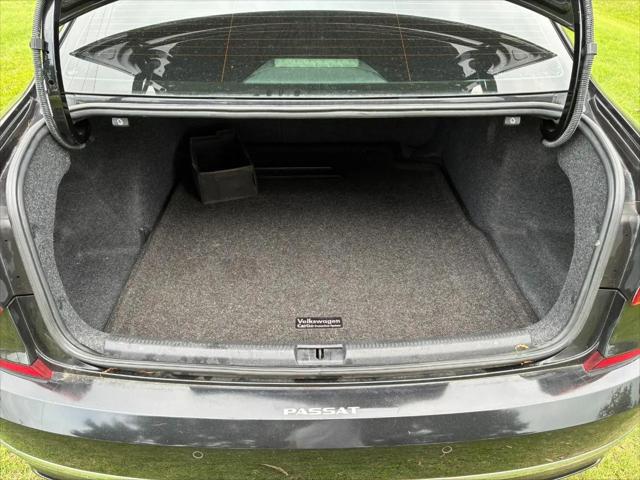2019 Volkswagen Passat 2.0T SE R-Line