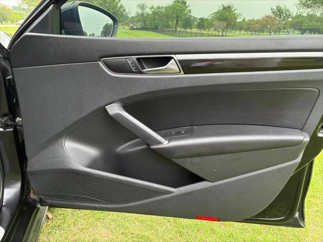 2019 Volkswagen Passat 2.0T SE R-Line