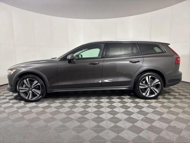 2025 Volvo V60 Cross Country Plus, B5 AWD Gas (mild hybrid)