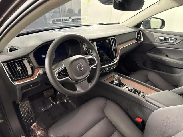 2025 Volvo V60 Cross Country Plus, B5 AWD Gas (mild hybrid)