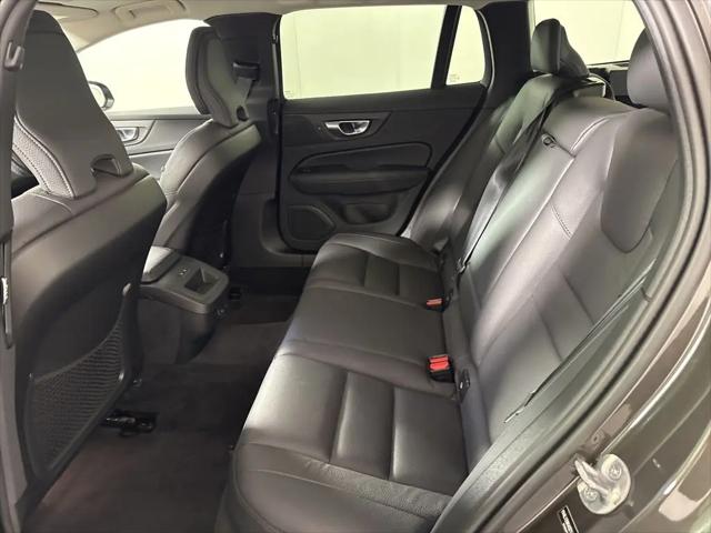 2025 Volvo V60 Cross Country Plus, B5 AWD Gas (mild hybrid)