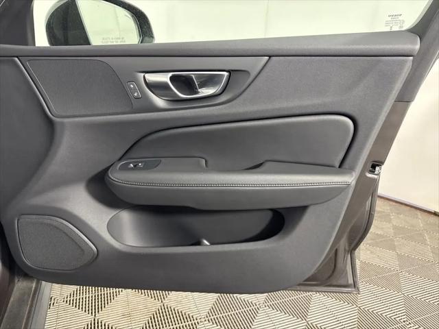 2025 Volvo V60 Cross Country Plus, B5 AWD Gas (mild hybrid)