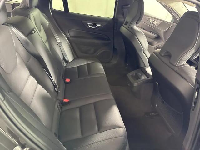 2025 Volvo V60 Cross Country Plus, B5 AWD Gas (mild hybrid)