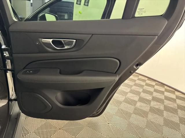 2025 Volvo V60 Cross Country Plus, B5 AWD Gas (mild hybrid)