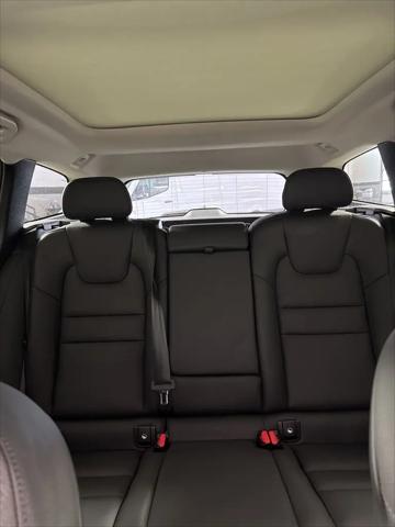 2025 Volvo V60 Cross Country Plus, B5 AWD Gas (mild hybrid)