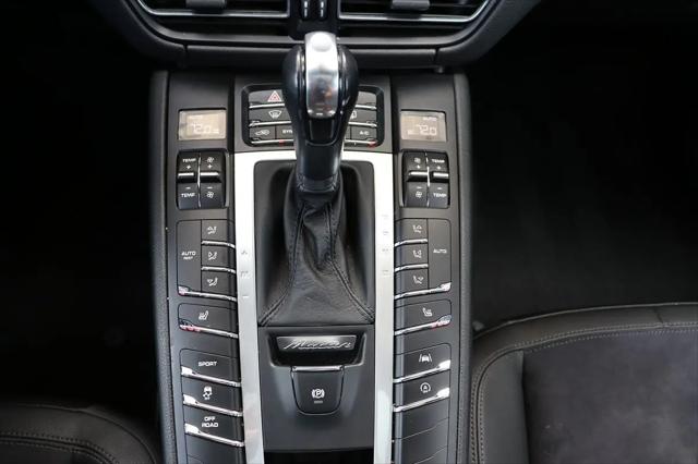 2021 Porsche Macan Macan