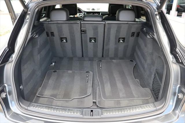 2021 Porsche Macan Macan