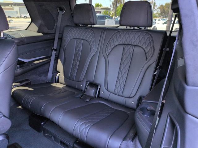 2025 BMW X7 M60i