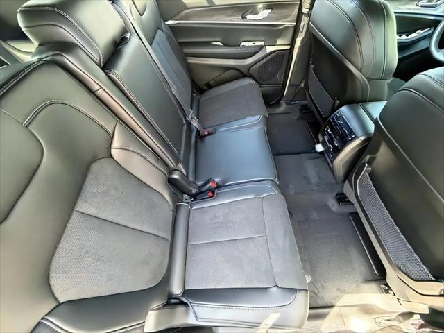 2026 Jeep Grand Cherokee L Altitude 4x4
