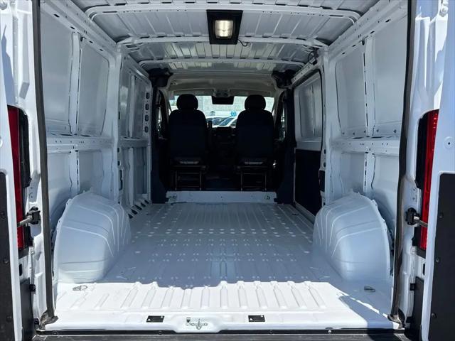 2026 Ram ProMaster Cargo Van SLT Low Roof 136" WB