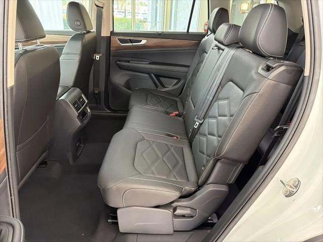 2026 Volkswagen Atlas SE with Technology