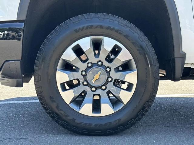 2024 Chevrolet Silverado 2500HD 4WD Crew Cab Standard Bed Custom