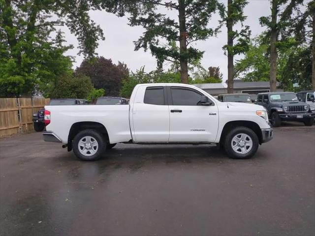 2017 Toyota Tundra SR5 5.7L V8