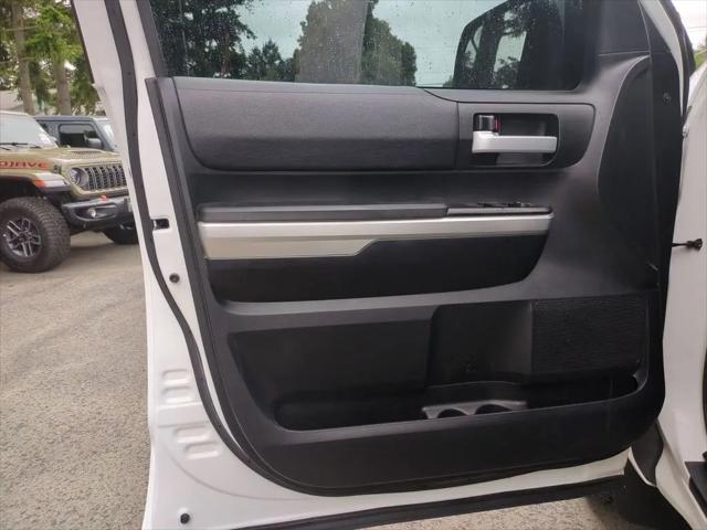 2017 Toyota Tundra SR5 5.7L V8