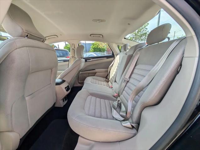 2017 Ford Fusion Hybrid SE