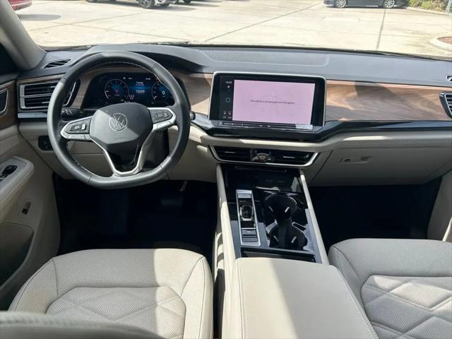 2026 Volkswagen Atlas SE with Technology