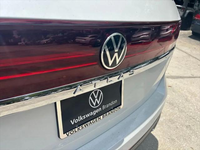 2026 Volkswagen Atlas SE with Technology