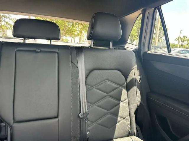 2026 Volkswagen Atlas Cross Sport SE with Technology