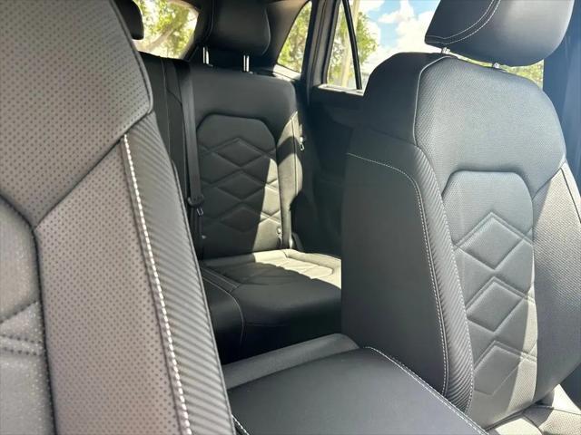 2026 Volkswagen Atlas Cross Sport SE with Technology