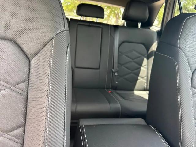 2026 Volkswagen Atlas Cross Sport SE with Technology