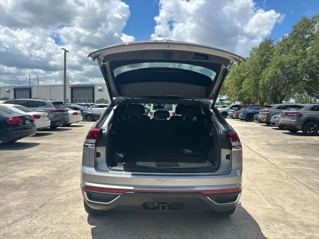 2026 Volkswagen Atlas Cross Sport SE with Technology