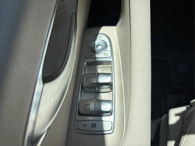 2017 Mercedes-Benz E-CLASS E 300 E 300