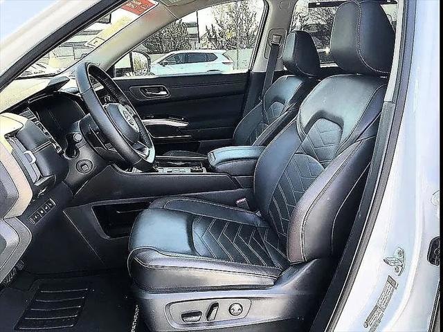 2025 Nissan Pathfinder Platinum 4WD