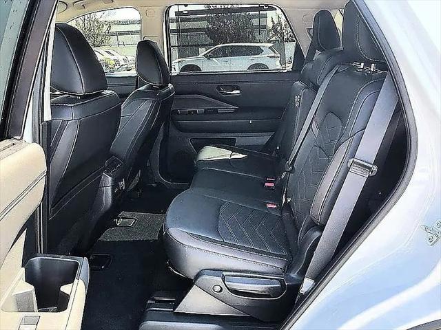 2025 Nissan Pathfinder Platinum 4WD
