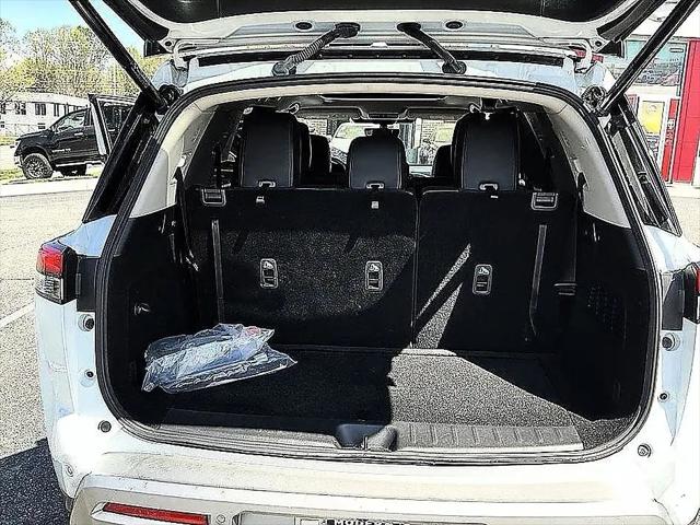 2025 Nissan Pathfinder Platinum 4WD