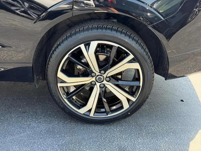 2024 Volvo XC60 B5 Ultimate Dark Theme